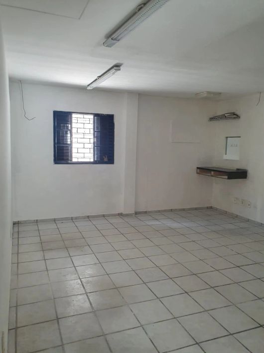 Prédio comercial para alugar com 240 m² no Bairro Vermelha, para escritórios, lojas e depósitos.