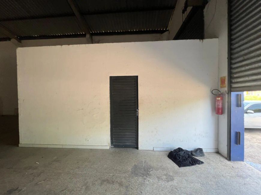 Galpão comercial para alugar na Av. Noé Mendes, 360m², escritórios, estacionamento,