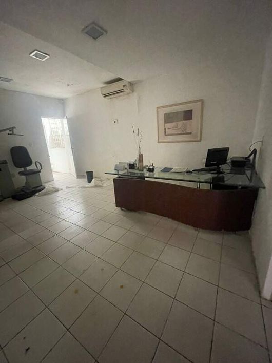 Sala comercial no Centro Oftalmológico Kátia Andrade, Sayonara Guimarães