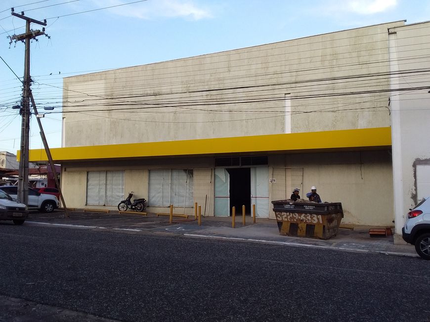 Prédio comercial, no Centro de Teresina