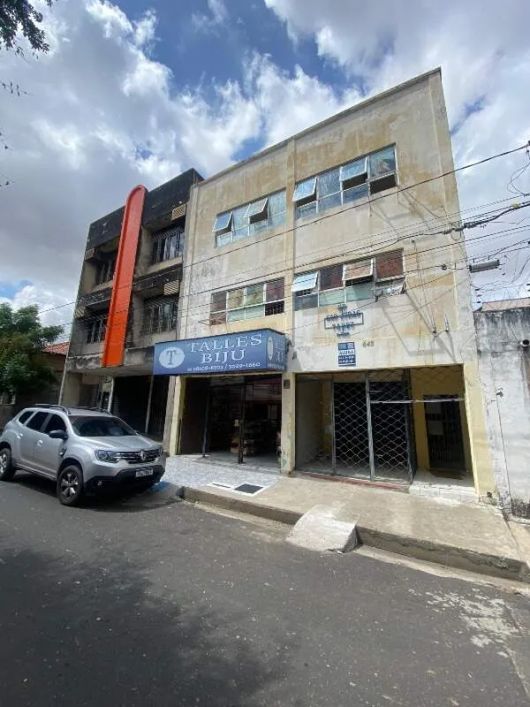 Aluga-se Sala Comercial no Centro – 30m²