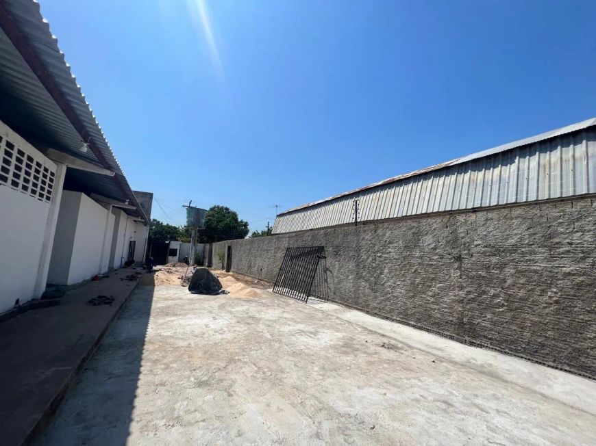 Galpão comercial para alugar em Teresina no polo industrial com 3900m², pátio para caminhões.