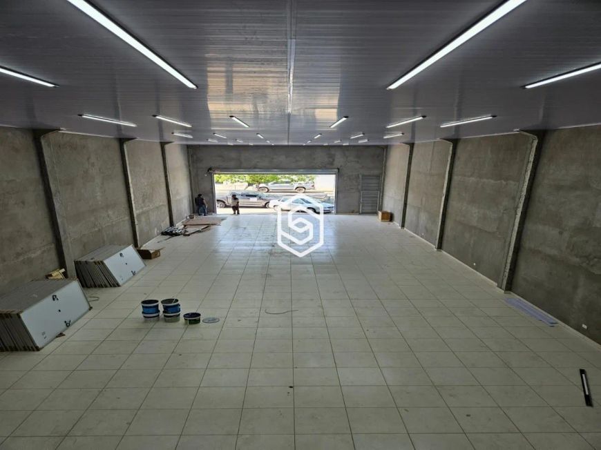 GALPÃO COMERCIAL NO BAIRRO LOURIVAL PARENTE MEDINDO APROXIMADAMENTE 330M²