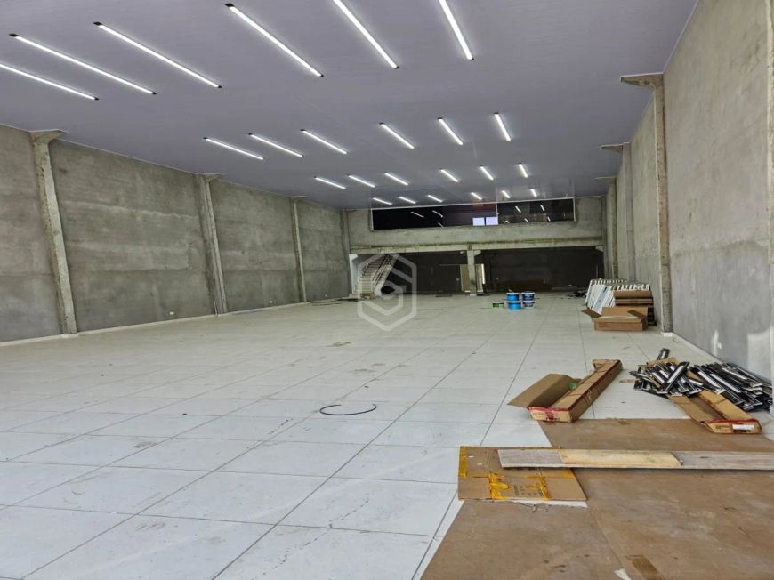 GALPÃO COMERCIAL NO BAIRRO LOURIVAL PARENTE MEDINDO APROXIMADAMENTE 330M²