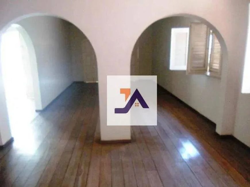 Casa comercial em excelente localização no polo de saúde
