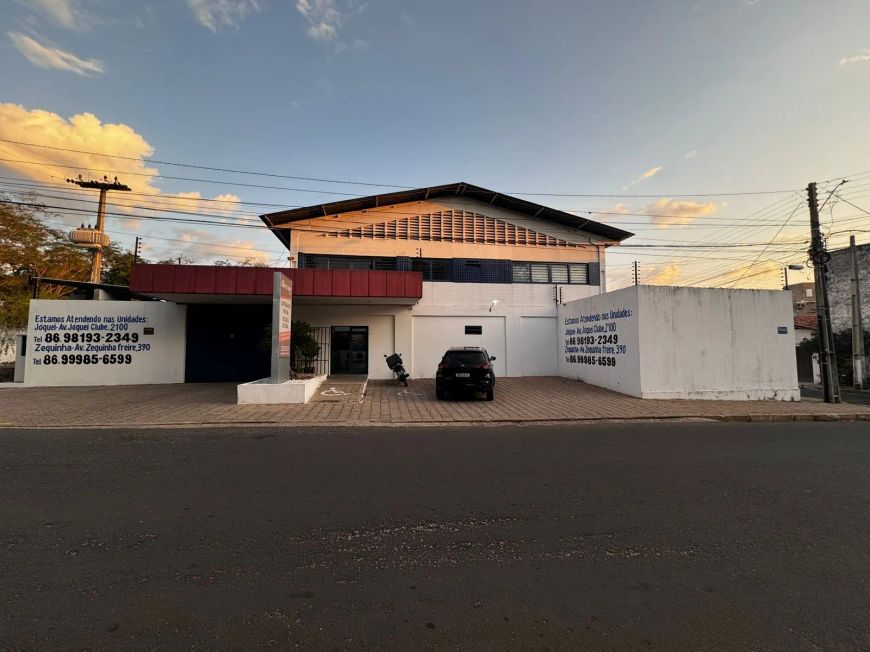 GALPÃO AMPLO E BEM LOCALIZADO