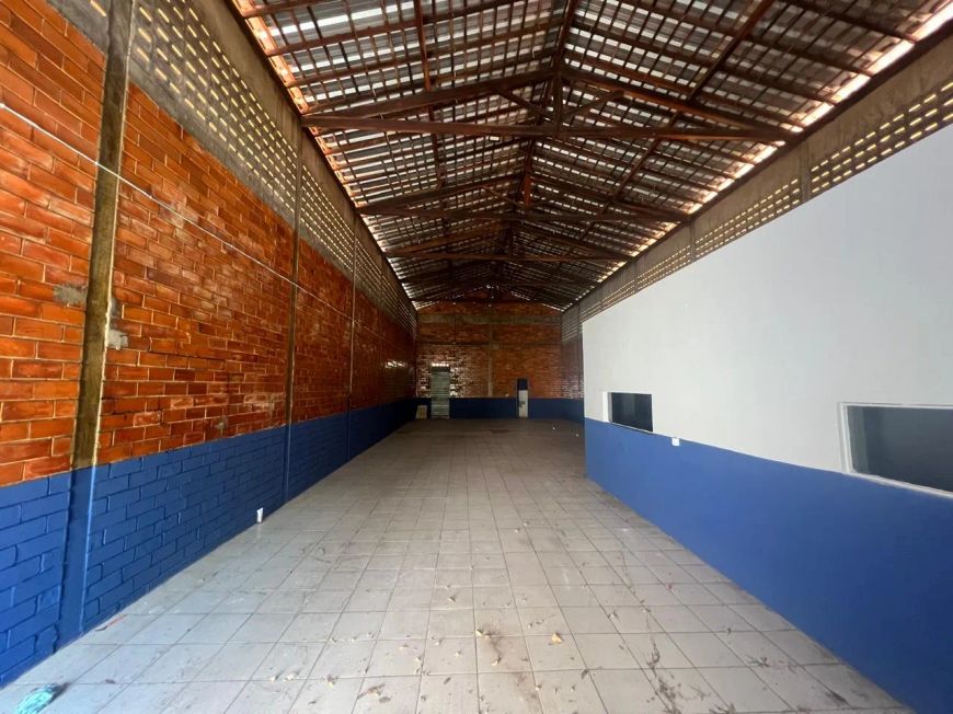 Imóvel para aluguel possui 200 metros quadrados em Vermelha - Teresina - PI
