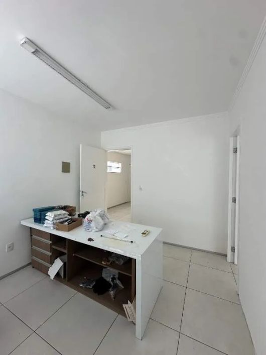 Sala comercial no Ed. João Moura