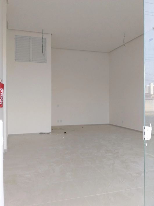 Ponto comercial para locação, no bairro Ilhotas