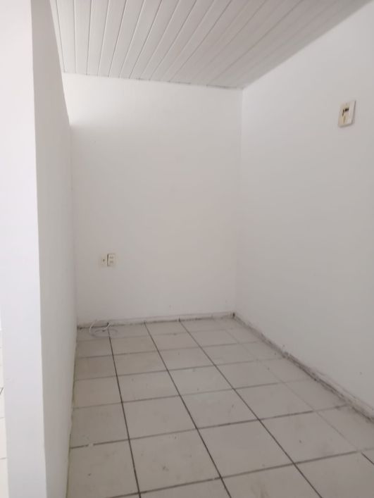 PONTO COMERCIAL MEDINDO APROXIMADAMENTE 40 M² COM 01 SALA AMPLA, 01 BANHEIRO SOCIAL, 01 ÁREA DE SERV