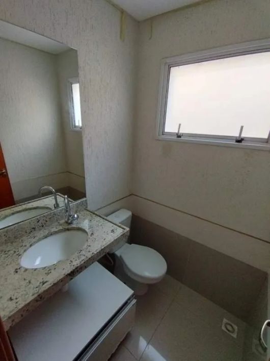 Aluga-se Casa Duplex no Residencial La Vie Suiça