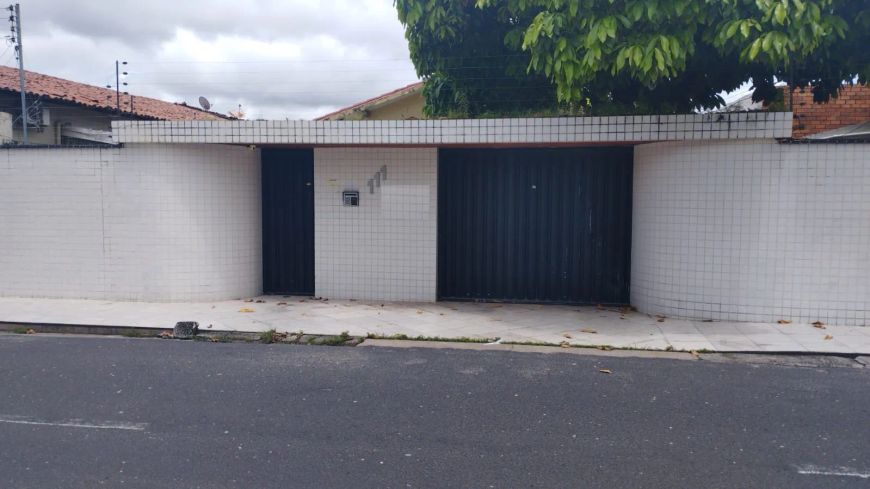 Imóvel para aluguel possui 400 metros quadrados com 7 quartos em Jóquei - Teresina - PI