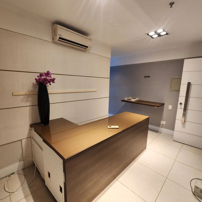 Alugo Sala comercial no Jóquei semimobiliada