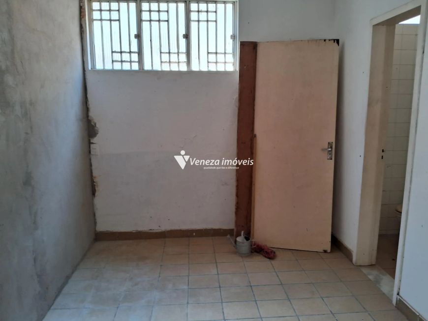 Sala comercial com 03 salas e 02 banheiros para aluguel