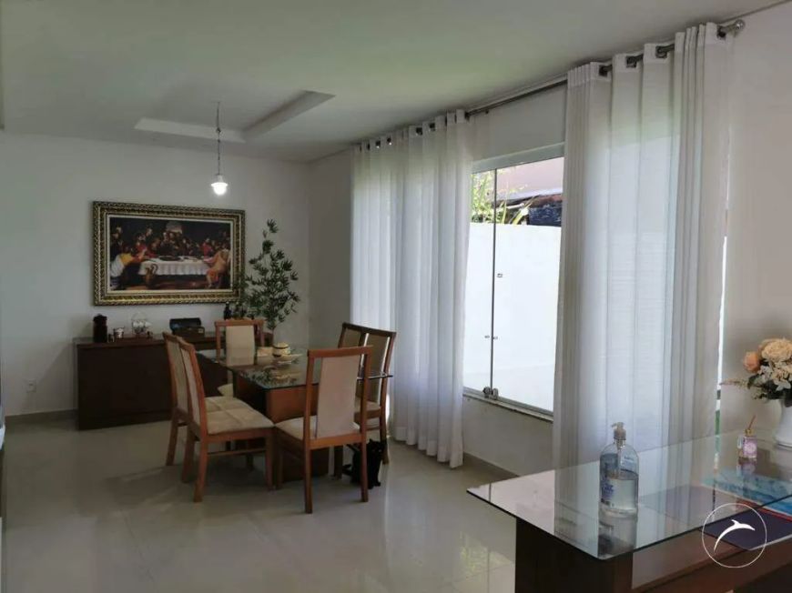 Casa de Alto Padrão 4 Quartos, Piscina Aquecida, Área de Lazer e com Infraestrutura Completa Para Ve