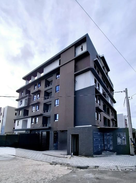 Apartamento com 2 quartos, prédio com elevador e área de lazer