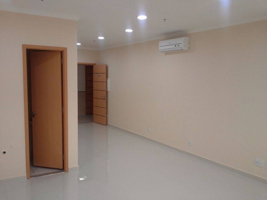 Nova Iguaçu centro Sala comercial/escritório c/ vaga garagem, Quitada com RGI - 35 m2