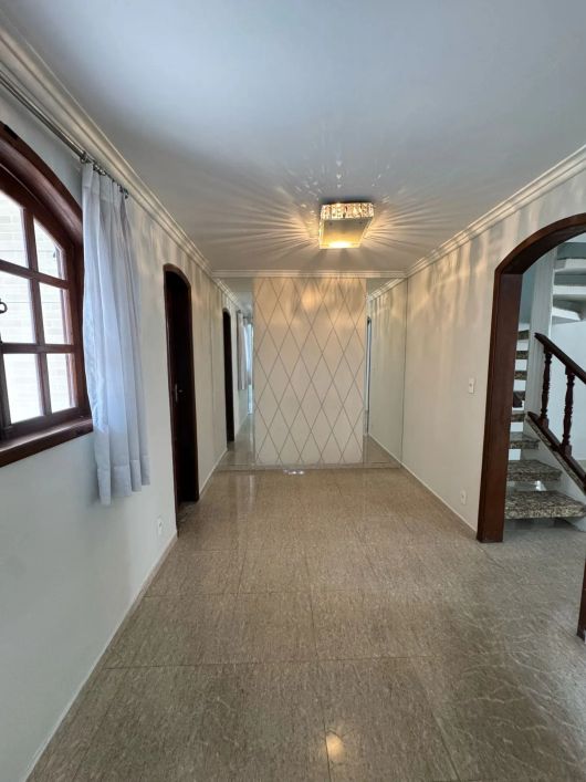 ALUGA-SE CASA COMPLETA E MODERNA – CONFORTO E ESPAÇO PARA SUA FAMÍLIA!