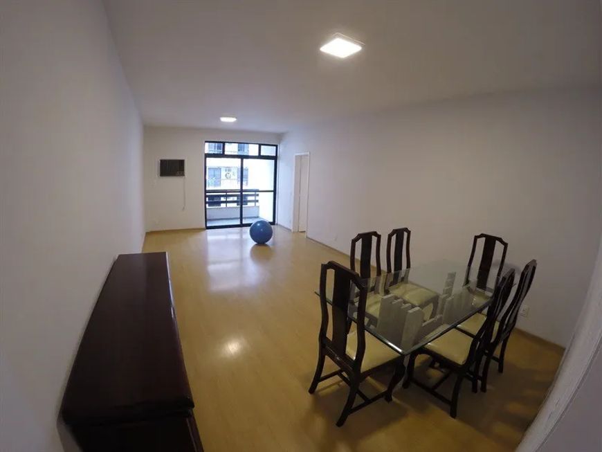Apartamento para venda com 245 metros quadrados com 3 quartos