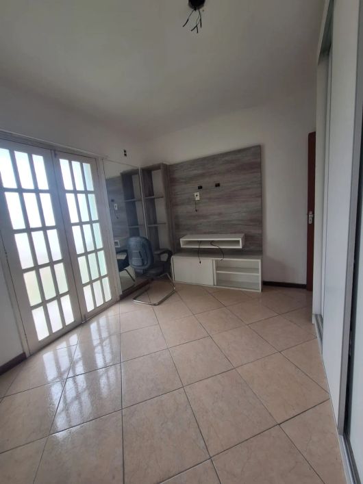 R$ 260 MIL - JD IGUAÇU - CASA DUPLEX (CONDOMÍNIO) - ACEITA FINANC. BANCÁRIO OU À VISTA.