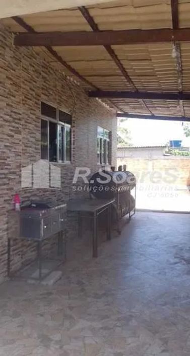 Casa com 03 quartos sendo 01suíte, em Nova Iguaçu.