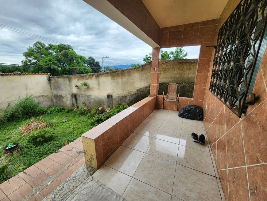 Casa Ampla com quintal e área gourmet. Aceita financiamento