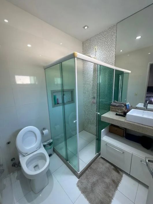 Casa para Locação em Nova Iguaçu, Moqueta, 4 dormitórios, 1 suíte, 2 banheiros, 2 vagas