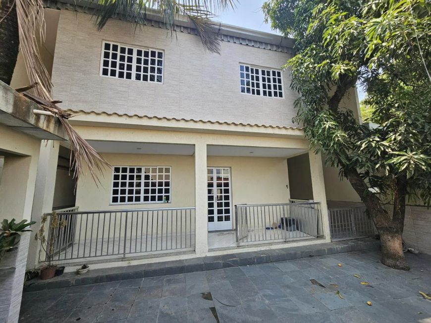 Casa para Venda em Nova Iguaçu, Belterra, 4 dormitórios, 3 banheiros, 4 vagas