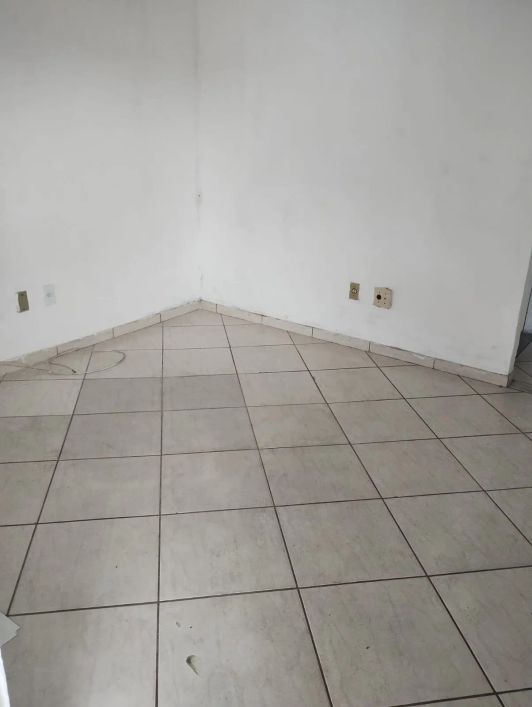 Alugo apartamento no térreo com 2 quartos e vaga de garagem no Carmary Nova Iguaçu