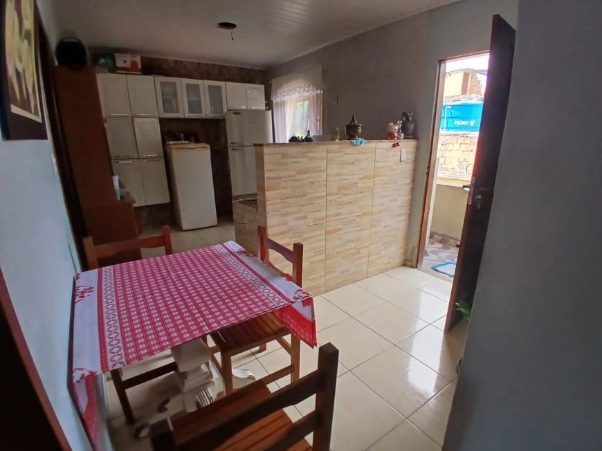 Casa com 3 quartos e piscina à venda, 131 m² por R$ 400.000