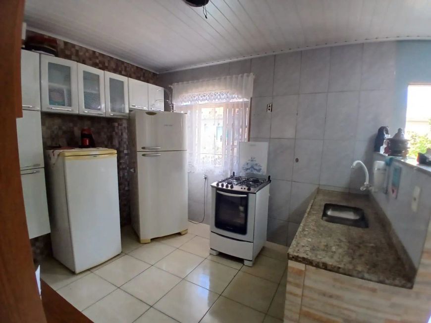 Casa com 3 quartos e piscina à venda, 131 m² por R$ 400.000
