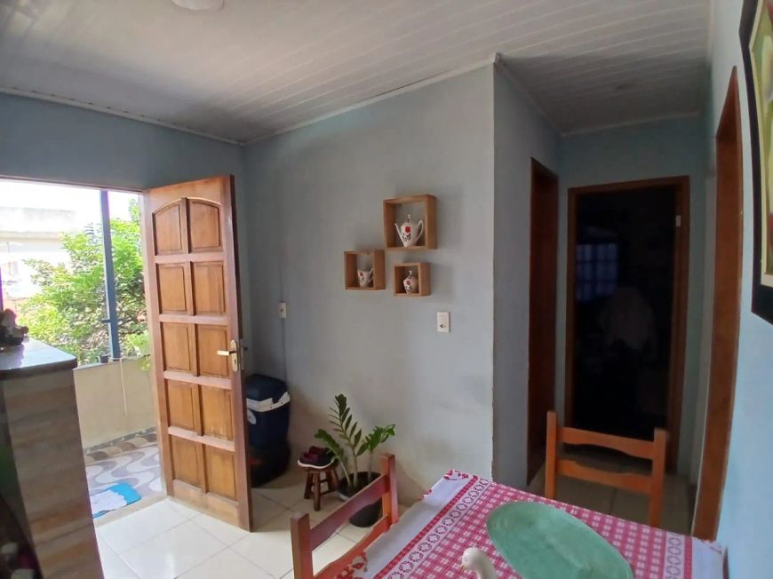 Casa com 3 quartos e piscina à venda, 131 m² por R$ 400.000