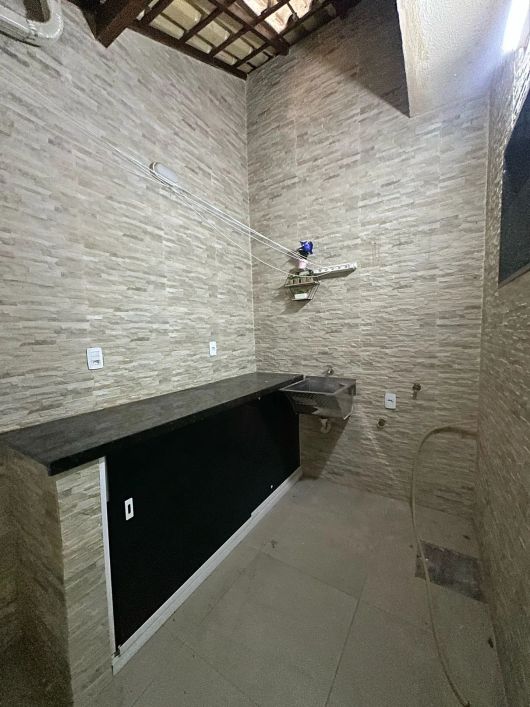 Imóvel para aluguel possui 68 metros quadrados com 2 quartos em Jardim Iguaçu - Nova Iguaçu - RJ