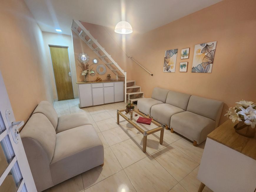 Linda casa duplex em condomínio fechado a poucos minutos do centro