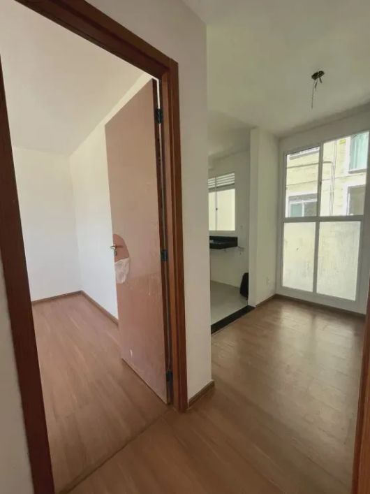 Aluga-se apartamento com 2 quartos com vaga de garagem prox. a faculdade Unig em Nova Iguaçu