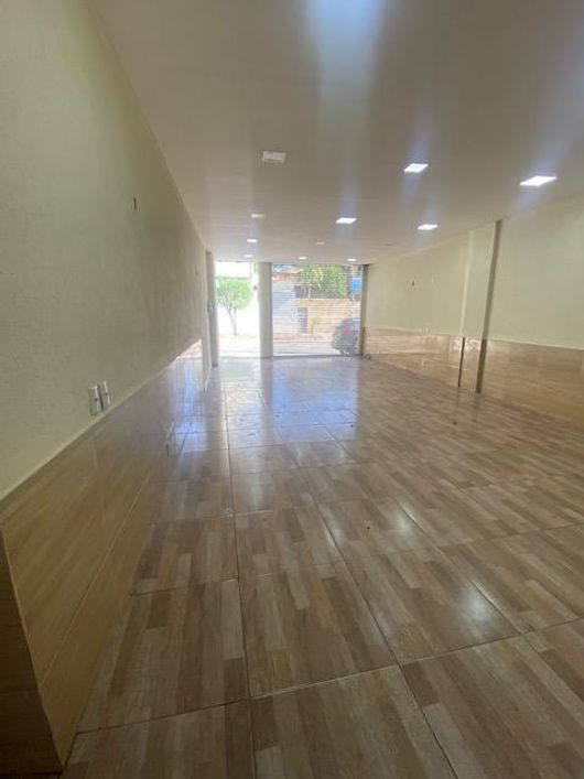 Ponto comercial/Loja/Box para aluguel tem 70metros quadrados com banheiro e escritório