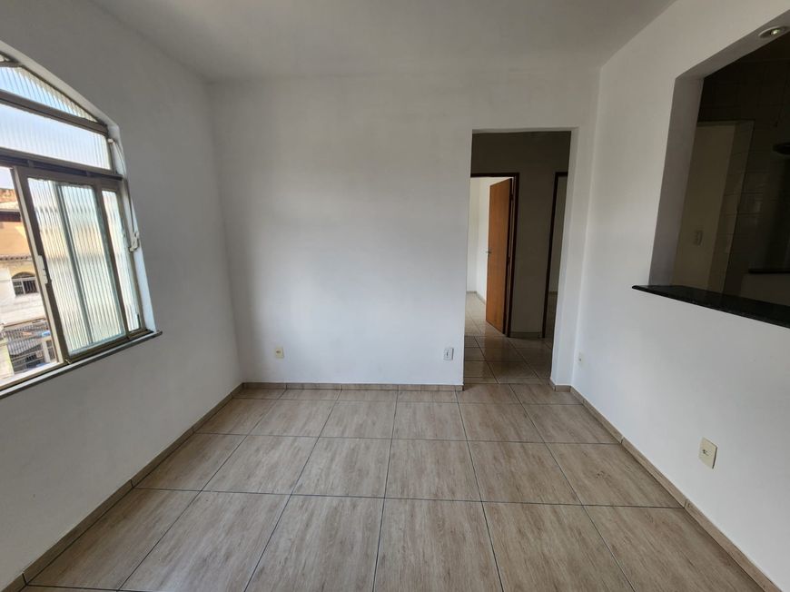 Seu novo lar no coração da Posse: 2 quartos, bem arejado e de frente para a rua!