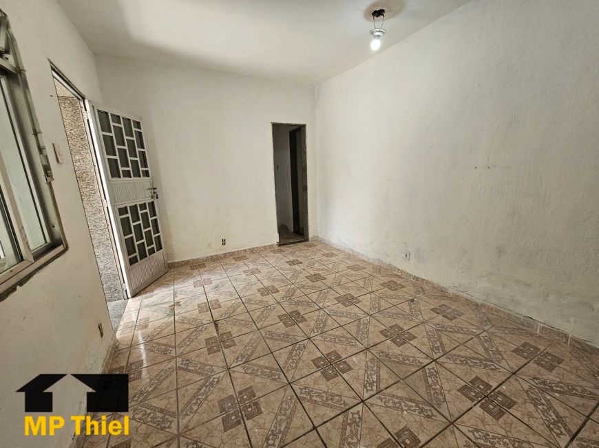 Casa com Quintal em Excelente Localização, próximo ao Centro de Nova Iguaçu