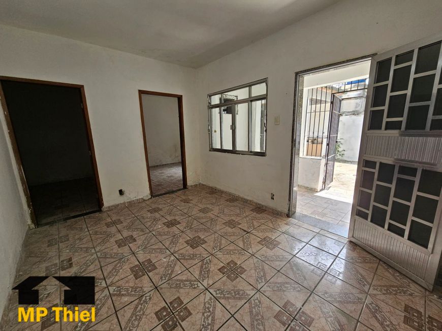 Casa com Quintal em Excelente Localização, próximo ao Centro de Nova Iguaçu