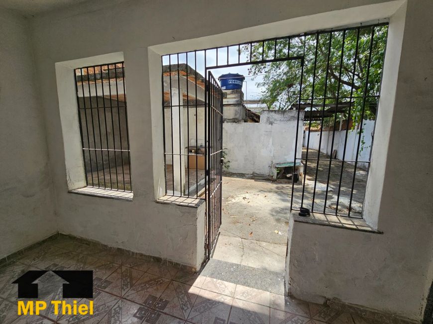 Casa com Quintal em Excelente Localização, próximo ao Centro de Nova Iguaçu