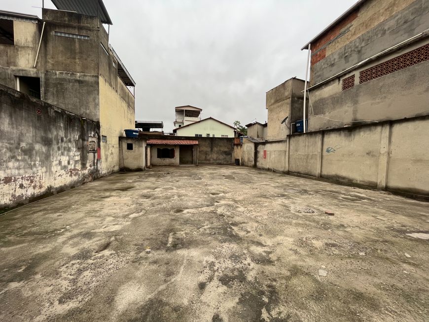 Terreno comercial para venda possui 300 metros quadrados