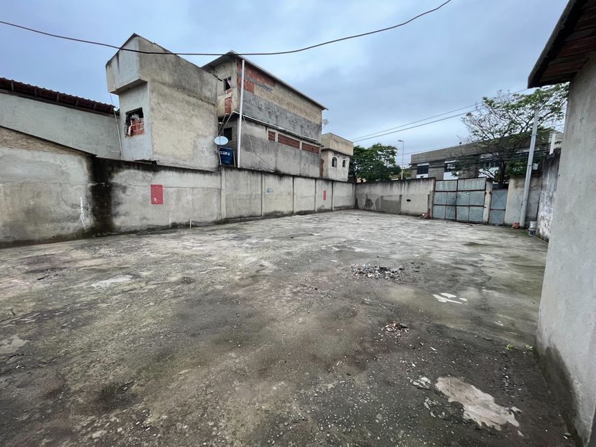 Terreno comercial para venda possui 300 metros quadrados