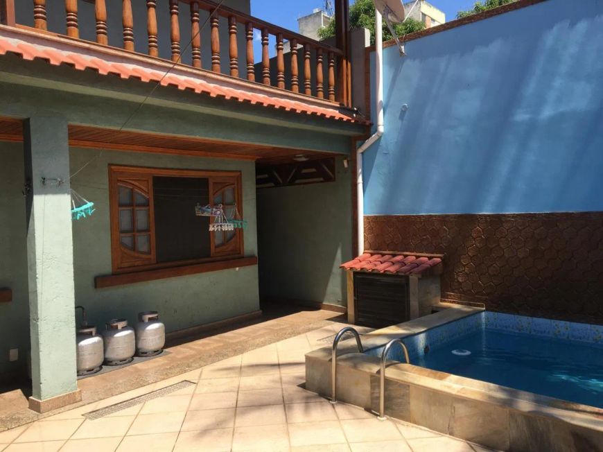 Casa para Venda em Nova Iguaçu, Caonze, 5 dormitórios, 2 suítes, 4 banheiros, 3 vagas