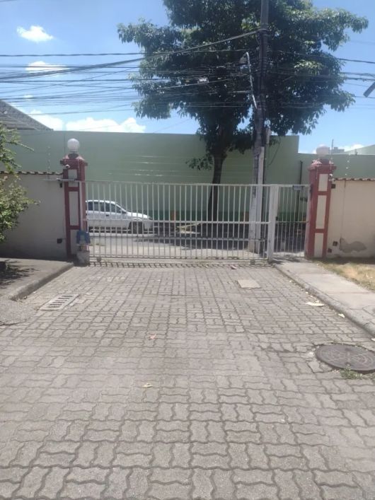 Casa para Venda em Nova Iguaçu, Moqueta, 2 dormitórios, 2 banheiros, 1 vaga