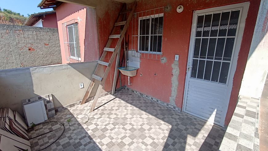 Realiza Imóveis - VENDO ÓTIMA CASA EM MARAPICU - NOVA IGUAÇU.