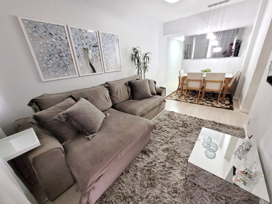 Apartamento no centro de Nova Iguaçu, com varanda e todo reformado