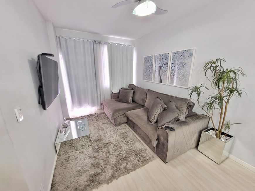 Apartamento no centro de Nova Iguaçu, com varanda e todo reformado