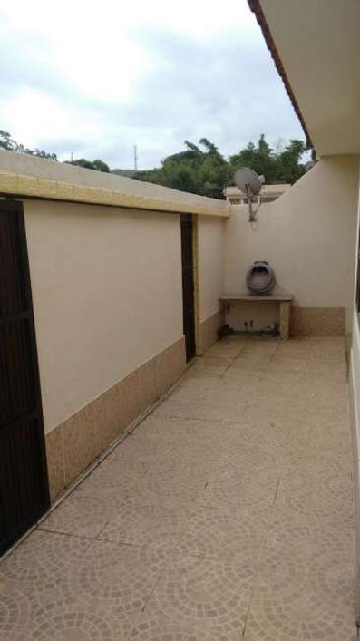 Vendo casa linda com 2 quartos e 2 vagas em condomínio fechado em Miguel Couto Nova Iguaçu