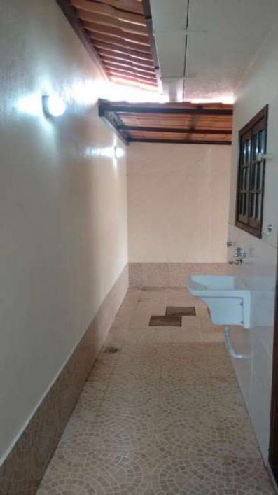 Vendo casa linda com 2 quartos e 2 vagas em condomínio fechado em Miguel Couto Nova Iguaçu