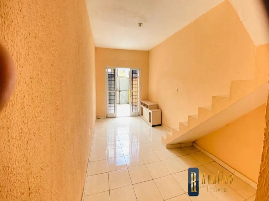Casa à venda em Nova Iguaçu-RJ, Jardim Nova Era: 2 quartos, 1 sala, 2 banheiros, 1 vaga de garagem -